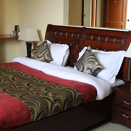 דרמסאלה Hotel Deodar Villa מראה חיצוני תמונה