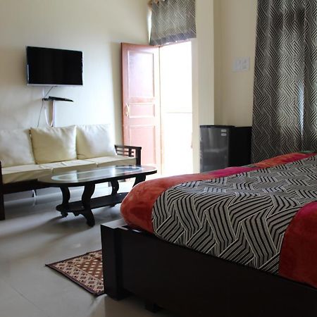 דרמסאלה Hotel Deodar Villa מראה חיצוני תמונה