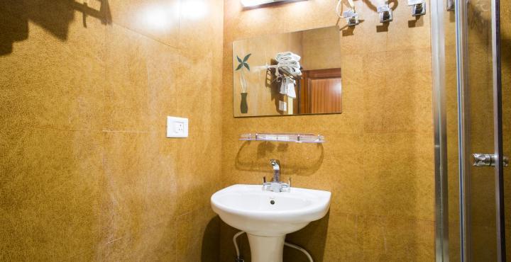 דרמסאלה Hotel Deodar Villa מראה חיצוני תמונה