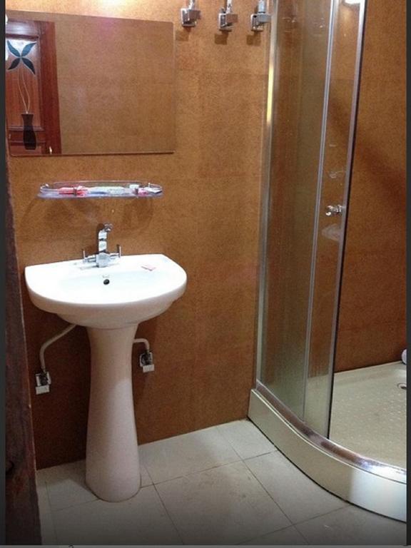 דרמסאלה Hotel Deodar Villa חדר תמונה