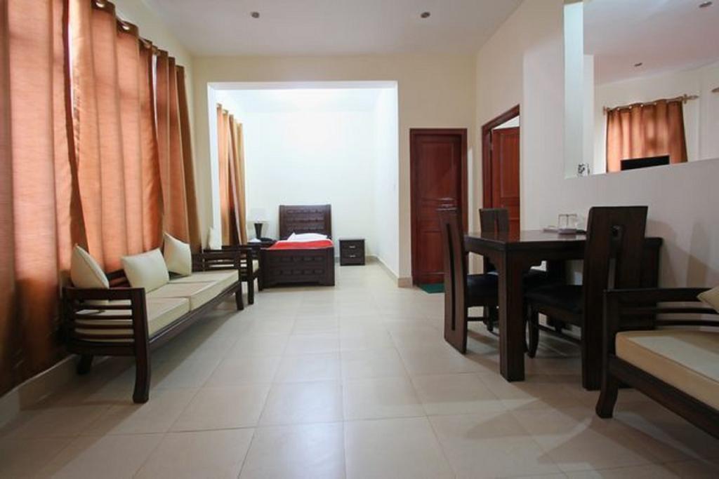 דרמסאלה Hotel Deodar Villa חדר תמונה