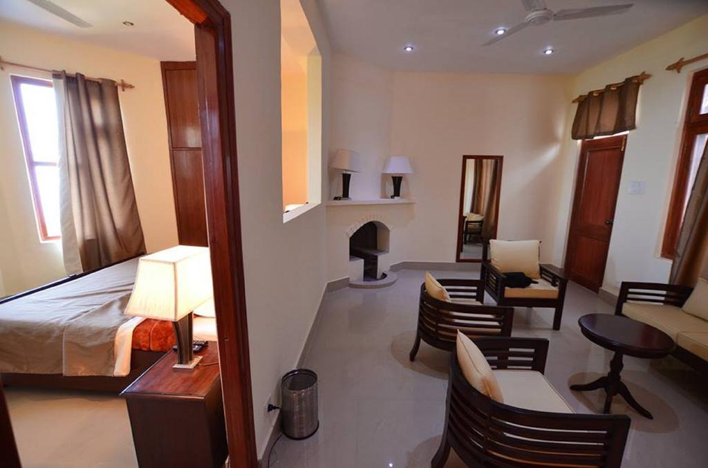 דרמסאלה Hotel Deodar Villa חדר תמונה