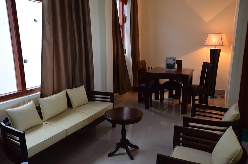 דרמסאלה Hotel Deodar Villa חדר תמונה