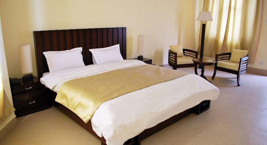 דרמסאלה Hotel Deodar Villa חדר תמונה