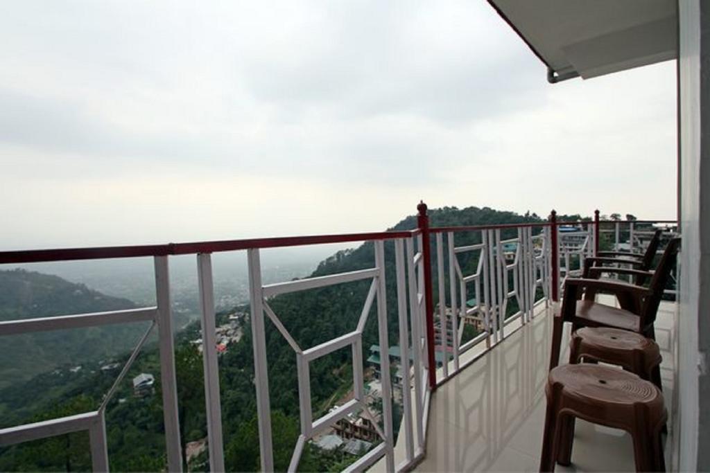 דרמסאלה Hotel Deodar Villa חדר תמונה
