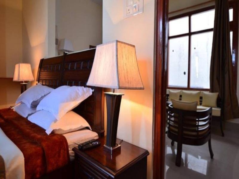 דרמסאלה Hotel Deodar Villa מראה חיצוני תמונה