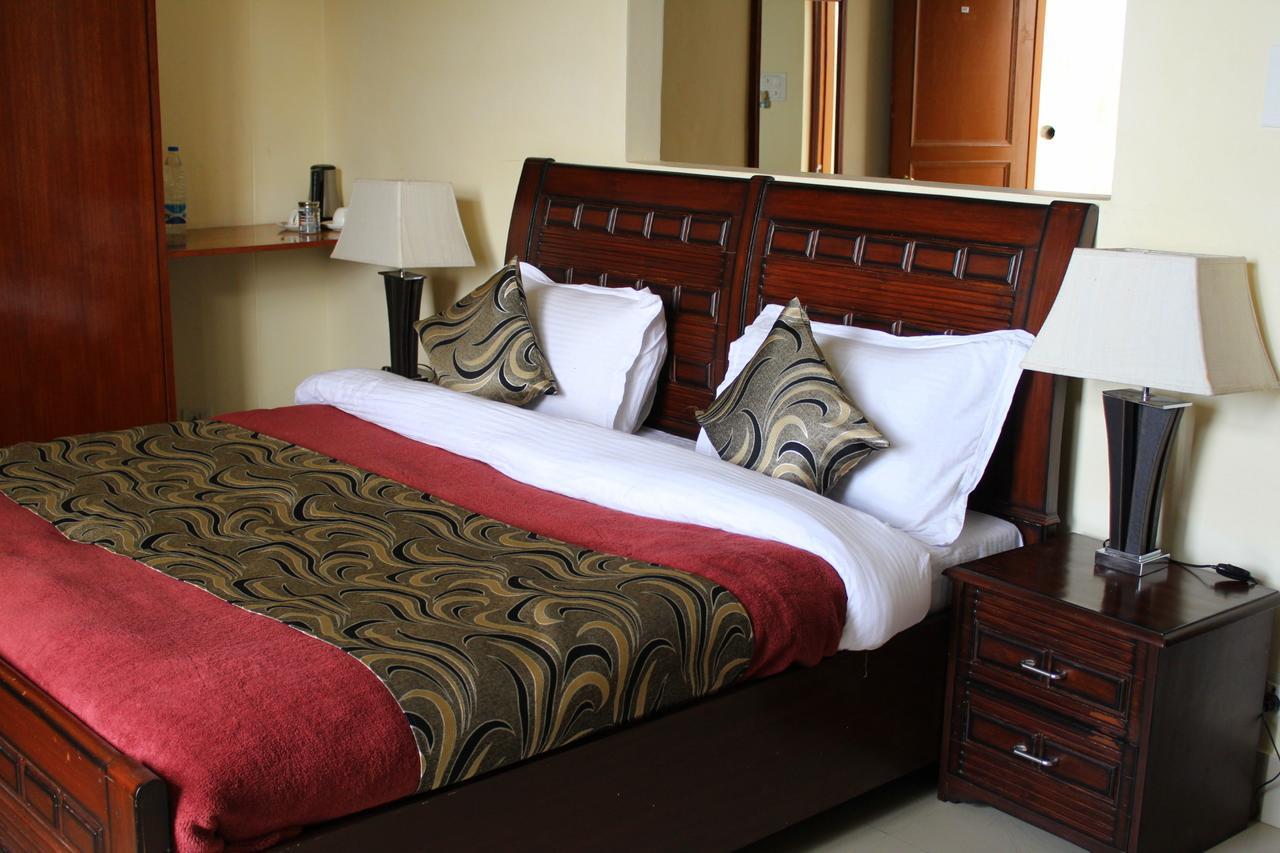 דרמסאלה Hotel Deodar Villa מראה חיצוני תמונה
