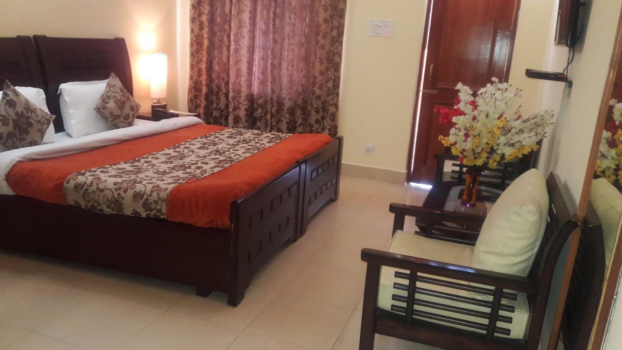דרמסאלה Hotel Deodar Villa מראה חיצוני תמונה